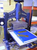 gold-lettering-press